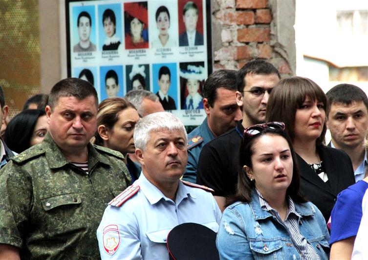 В Республике Северная Осетия-Алания сотрудники Росгвардии приняли участие в мероприятии, посвященном памяти жертв терроризма