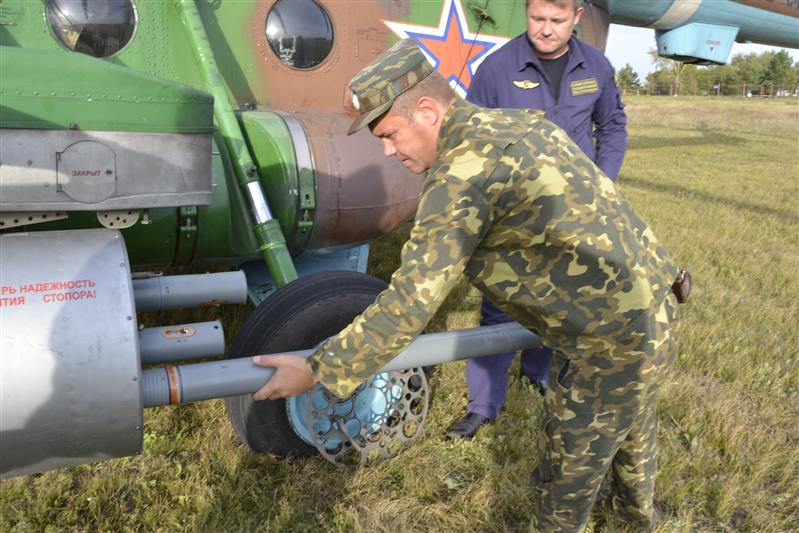 Военнослужащие отдельной авиационной эскадрильи Уральского округа Росгвардии отработали практическое применение авиационных  средств поражения по наземным целям 