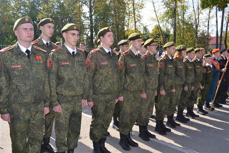 Сотрудники Управления Росгвардии по Калужской области поздравили школьников со вступлением в ряды кадетов