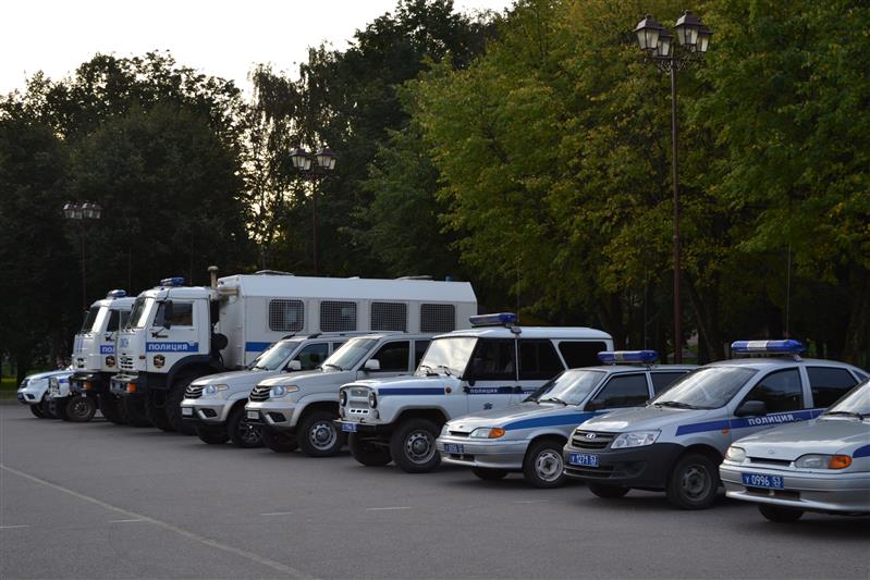 В Великом Новгороде прошел гарнизонный развод нарядов Росгвардии и полиции, заступающих на боевую службу по охране общественного порядка