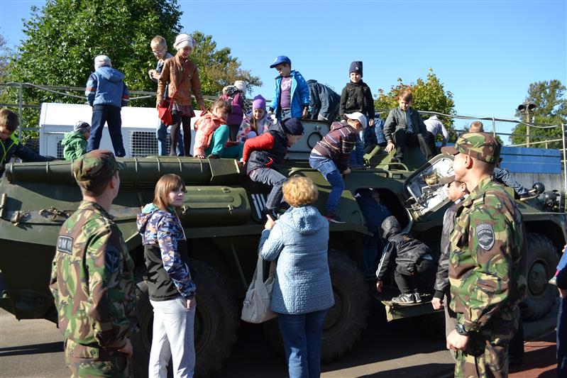 Сотрудники Отдела Росвгардии по Новгородской области приняли участие в спортивном празднике