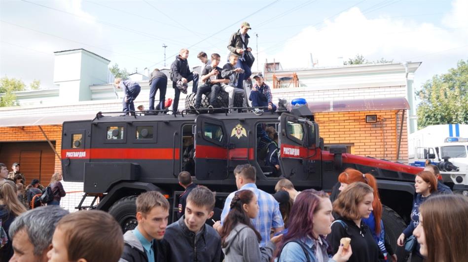 В Санкт-Петербурге сотрудники Росгвардии стали одними из организаторов мероприятия для воспитанников детского дома и учеников местных школ