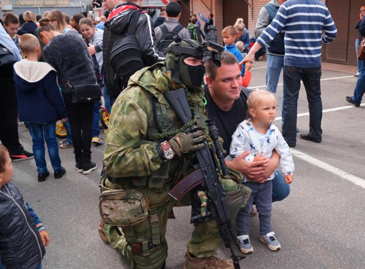 В Санкт-Петербурге сотрудники Росгвардии стали одними из организаторов мероприятия для воспитанников детского дома и учеников местных школ
