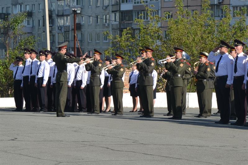 В День знаний сотрудники Росгвардии провели Урок мужества для курсантов Дальневосточного юридического института МВД России