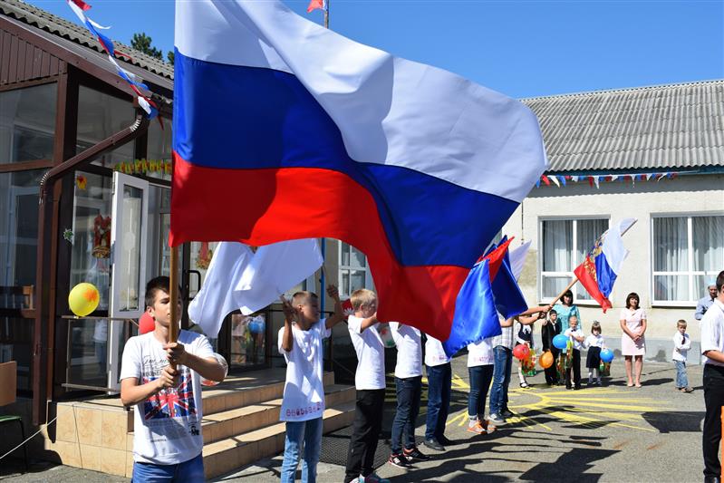 Сотрудники Управления Росгвардии по Ставропольскому краю провели Урок мужества для лицеистов краевого центра и воспитанников сельской коррекционной школы-интерната