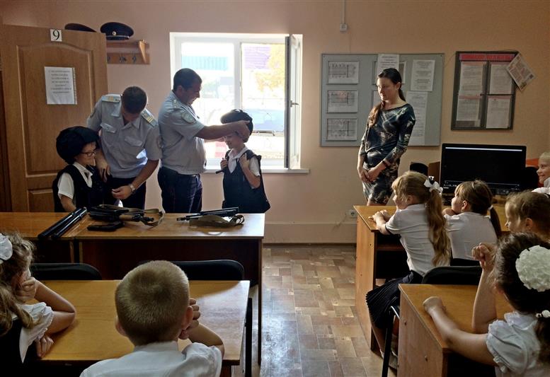 В подразделениях вневедомственной охраны Управления Росгвардии по Республике Крым прошли Дни открытых дверей