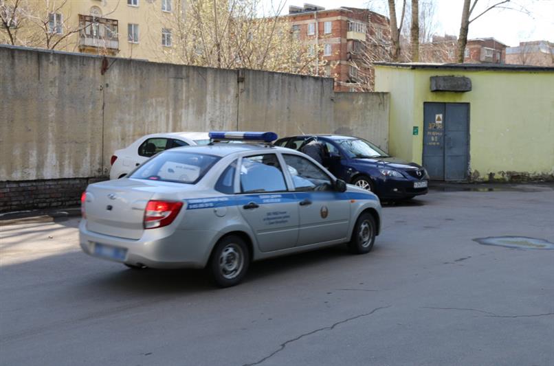 В Ленинградской области сотрудники Росгвардии задержали мужчину, схватившегося за пистолет во время уличной ссоры