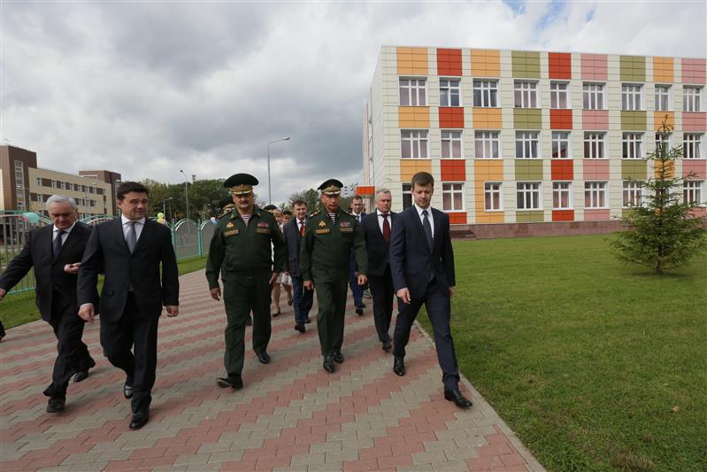 ДИРЕКТОР РОСГВАРДИИ ГЕНЕРАЛ АРМИИ ВИКТОР ЗОЛОТОВ ОТКРЫЛ ЖИЛОЙ КОМПЛЕКС ДЛЯ СЕМЕЙ ВОЕННОСЛУЖАЩИХ И СОТРУДНИКОВ