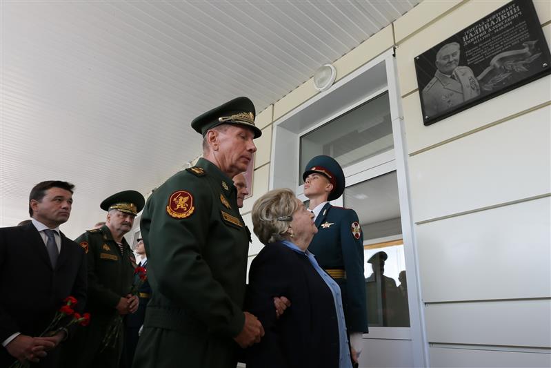 ДИРЕКТОР РОСГВАРДИИ ГЕНЕРАЛ АРМИИ ВИКТОР ЗОЛОТОВ ОТКРЫЛ ЖИЛОЙ КОМПЛЕКС ДЛЯ СЕМЕЙ ВОЕННОСЛУЖАЩИХ И СОТРУДНИКОВ