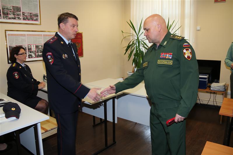 Командующий Северо-Западным округом проверил батальон вневедомственной охраны, обеспечивающий безопасность Государственного Эрмитажа 