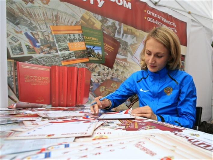 Творческий коллектив журнала «На боевом посту» войск национальной гвардии РФ принял участие в Фестивале столичной прессы