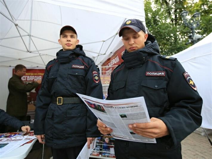 Творческий коллектив журнала «На боевом посту» войск национальной гвардии РФ принял участие в Фестивале столичной прессы