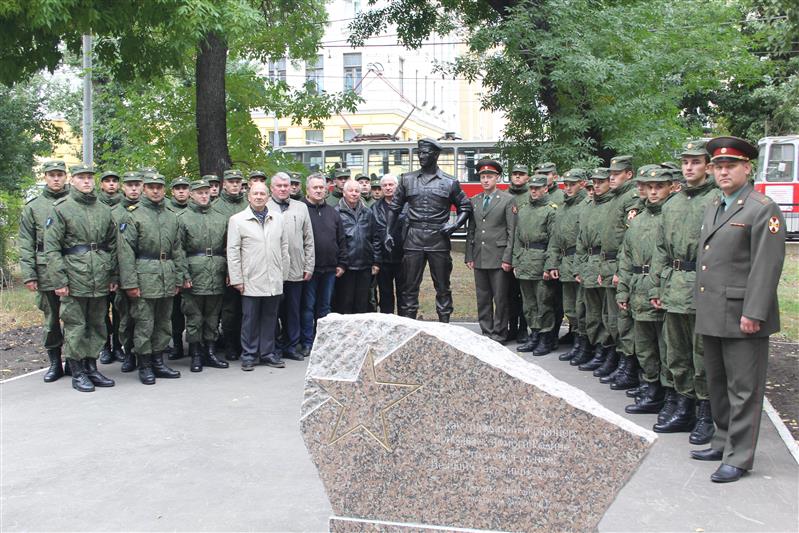 Курсанты Саратовского военного Краснознаменного института Росгвардии встретились с ветеранами войск правопорядка – сослуживцами Героя России генерал-полковника Анатолия Романова