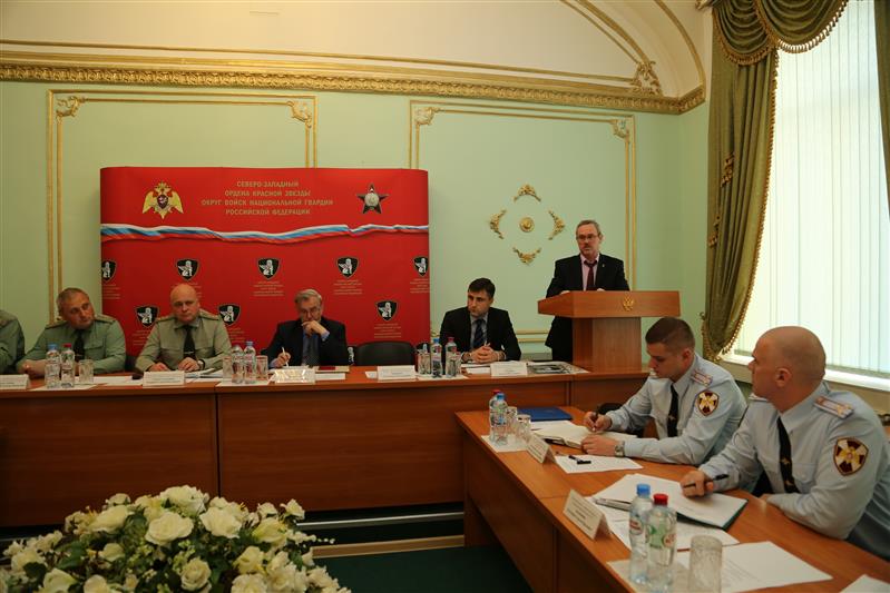 Командующий Северо-Западным округом Росгвардии провел координационное совещание по вопросам обеспечения безопасности Государственного Эрмитажа