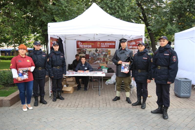 Творческий коллектив журнала «На боевом посту» войск национальной гвардии РФ принял участие в Фестивале столичной прессы