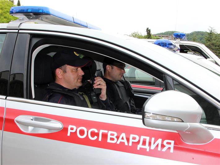В Красноярске сотрудники вневедомственной охраны Росгвардии задержали мужчину, находившегося в международном розыске