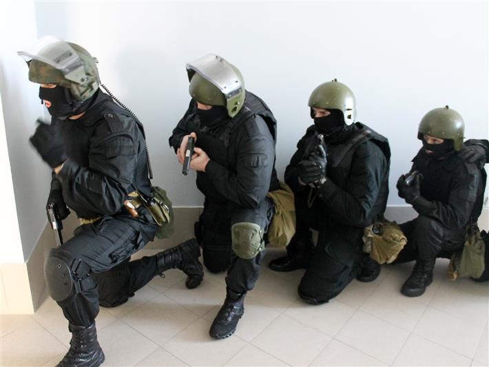 При силовой поддержке СОБРа и ОМОНа Росгвардии в Алтайском крае пресечена незаконная игорная деятельность