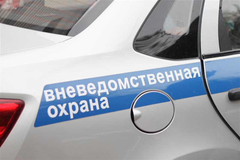 В Санкт-Петербурге сотрудники Росгвардии задержали гражданина, переносившего крупную партию наркотиков