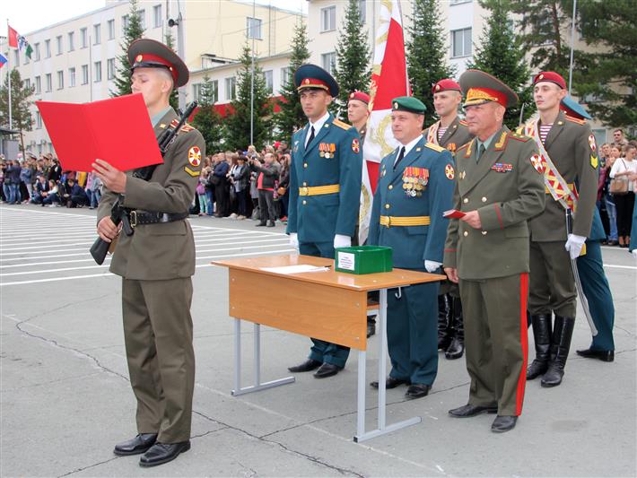 Более 300 первокурсников Новосибирского военного института имени генерала армии И.К. Яковлева приняли присягу 