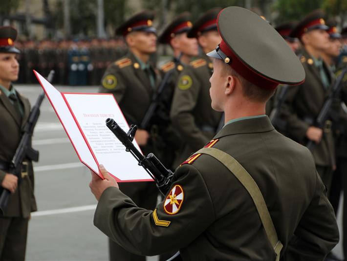 Более 300 первокурсников Новосибирского военного института имени генерала армии И.К. Яковлева приняли присягу 