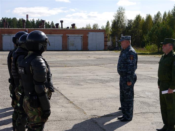 Заместитель командующего Сибирским округом проверил томские подразделения Росгвардии, привлекаемые к охране правопорядка во время выборов