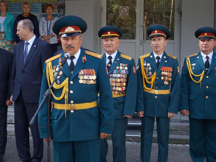 Военнослужащие Сибирского округа Росгвардии приняли участие в праздничных мероприятиях по случаю Дня знаний в Северском кадетском корпусе