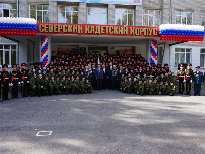 Военнослужащие Сибирского округа Росгвардии приняли участие в праздничных мероприятиях по случаю Дня знаний в Северском кадетском корпусе