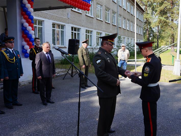 Военнослужащие Сибирского округа Росгвардии приняли участие в праздничных мероприятиях по случаю Дня знаний в Северском кадетском корпусе