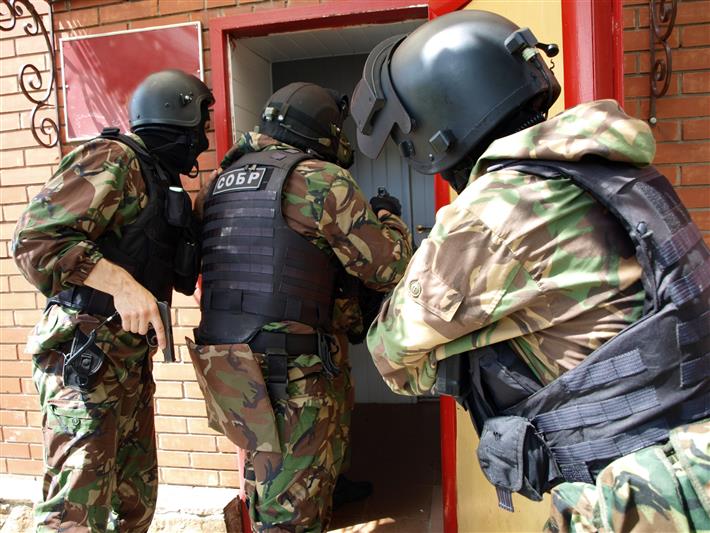В Оренбурге сотрудники СОБРа Росгвардии задержали граждан, совершивших разбойное нападение 
