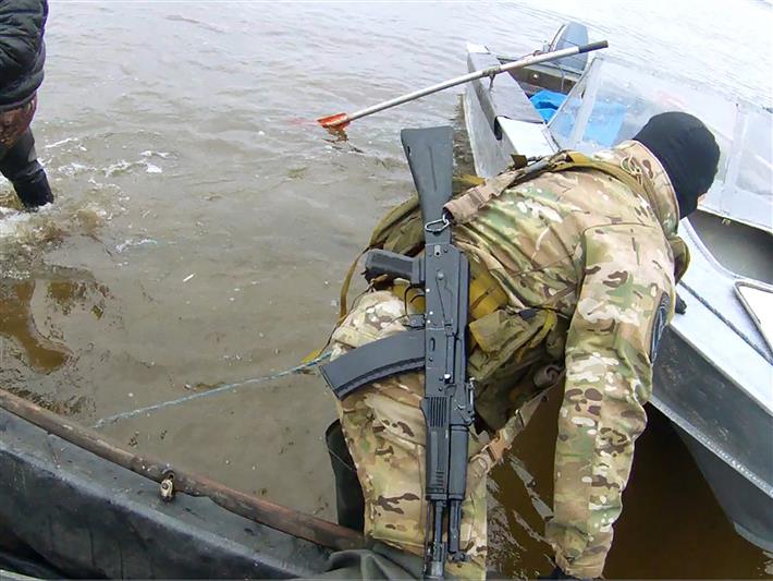 Сотрудники СОБРа Росгвардии оказали силовое сопровождение природоохранных рейдов в Красноярском крае