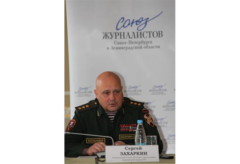 Командующий Северо-Западным округом провел «круглый стол» с руководителями ведущих СМИ региона