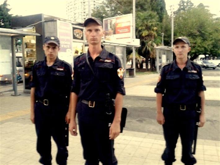 В  Сочи военнослужащие спасли женщину, получившую в результате бытового конфликта многочисленные ножевые ранения  