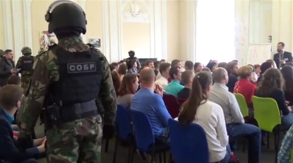 При силовой поддержке питерского СОБРа задержаны организаторы тренингов личностного роста, представлявших опасность для психического здоровья граждан