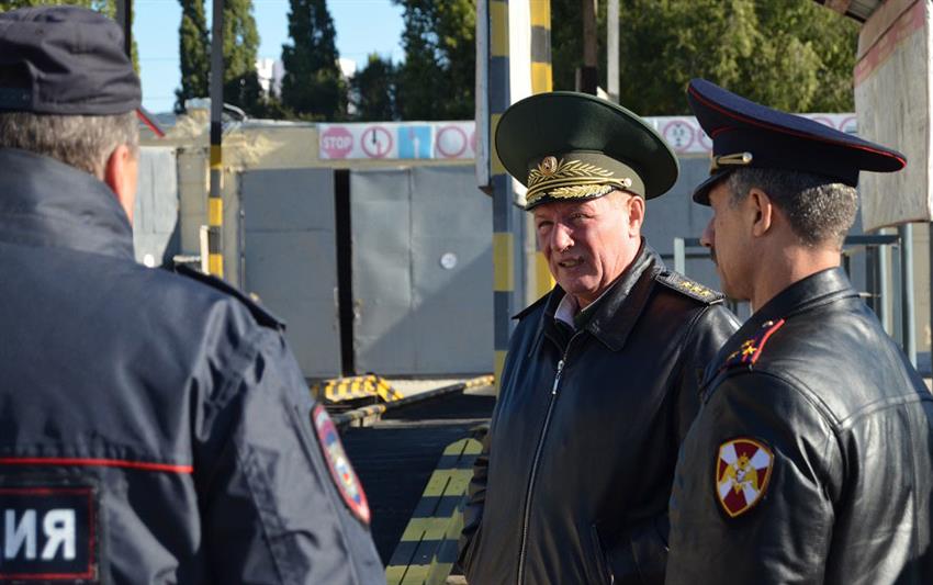 Командующий Приволжским округом проверил подразделения Росгвардии в Саратовской области