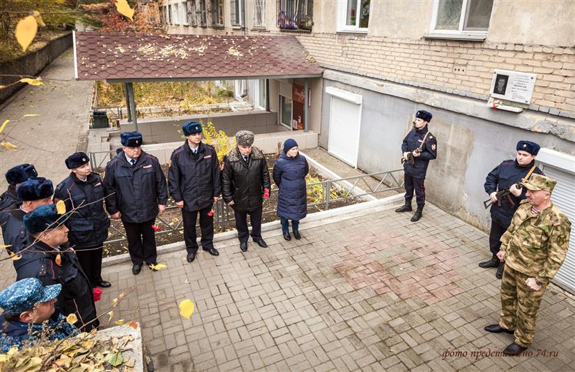 Челябинские росгвардейцы почтили память сержанта милиции Марата Махмутова, погибшего в ходе спецоперации по освобождению заложников