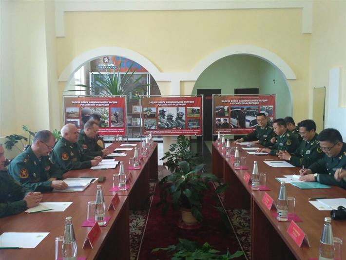 Китайская делегация знакомится с вооружением и военной техникой Росгвардии в Сочи