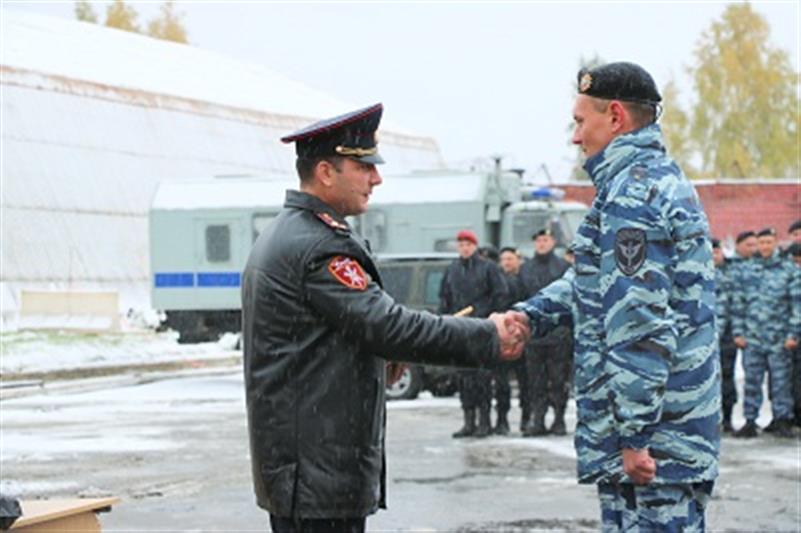 На Урале – от Карского моря до границ с Республикой Казахстан -  сотрудники спецподразделений Уральского округа Росгвардии  торжественно отметили День ОМОНа