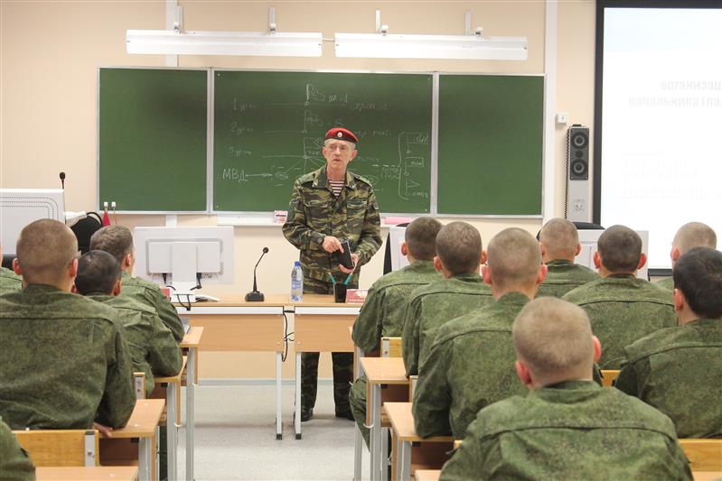 Офицеры Центрального аппарата Росгвардии поздравили личный состав факультета связи Пермского военного института с профессиональным праздником