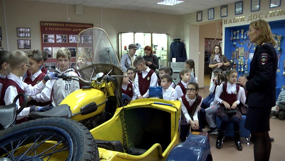 В Нижнем Новгороде кинологи вневедомственной охраны Росгвардии продемонстрировали детям способности служебных собак