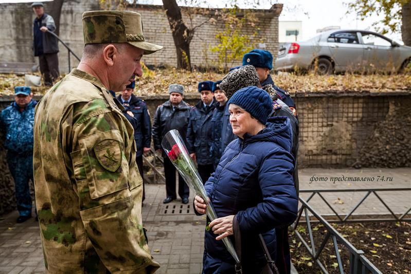 Челябинские росгвардейцы почтили память сержанта милиции Марата Махмутова, погибшего в ходе спецоперации по освобождению заложников