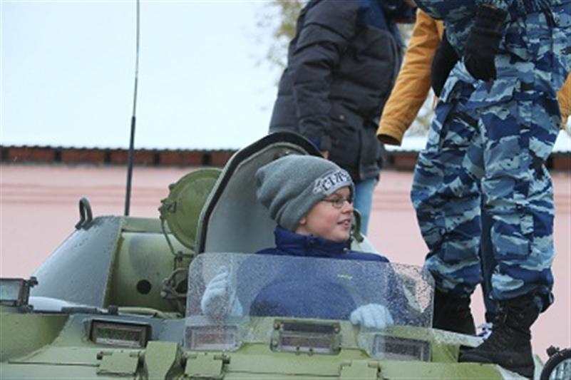 На Урале – от Карского моря до границ с Республикой Казахстан -  сотрудники спецподразделений Уральского округа Росгвардии  торжественно отметили День ОМОНа