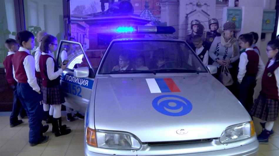 В Нижнем Новгороде кинологи вневедомственной охраны Росгвардии продемонстрировали детям способности служебных собак