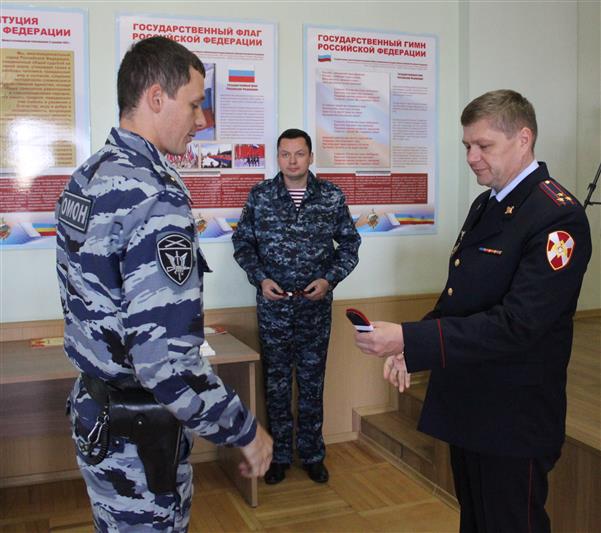 В Ростове-на-Дону братья-близнецы из ОМОНа Управления Росгвардии рассказали журналистам о служебно-боевой деятельности