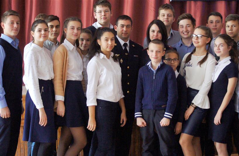 В Волгограде офицеры Росгвардии провели занятие, направленное на профилактику экстремизма и терроризма среди молодежи