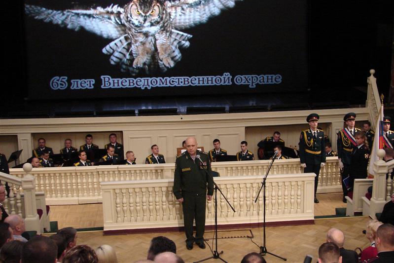 Командующий Северо-Западным округом Росгвардии поздравил сотрудников вневедомственной охраны с 65-й годовщиной со дня образования службы