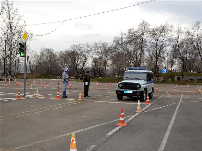 В Управлении Росгвардии по Красноярскому краю прошли соревнования, посвященные Дню работника автомобильного транспорта