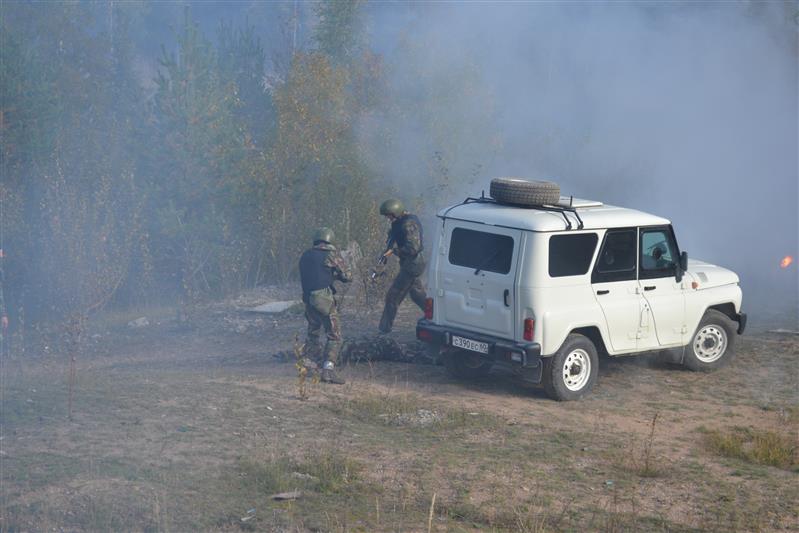 В псковском ОМОНе прошли квалификационные испытания на право ношения черного берета
