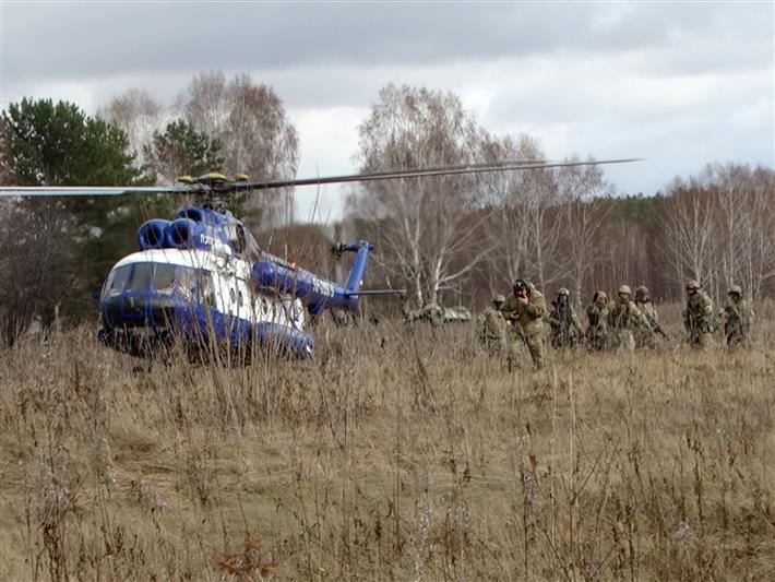 В Красноярском крае прошло совместное тактическое учение военнослужащих и сотрудников Росгвардии по отражению нападения на охраняемый объект