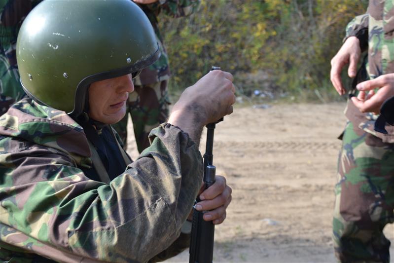 В псковском ОМОНе прошли квалификационные испытания на право ношения черного берета