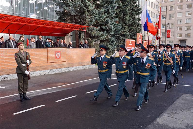 Военнослужащие Санкт-Петербургского военного института Росгвардии отметили 73-летие учебного заведения 